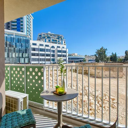 Classic 1 Bedroom St Julians Sleeps 4 *