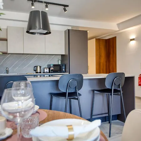 Classic 1 Bedroom St Julians Sleeps 4