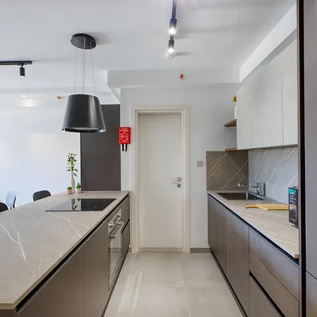 Classic 1 Bedroom St Julians Sleeps 4 *