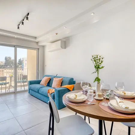 Classic 1 Bedroom St Julians Sleeps 4 *